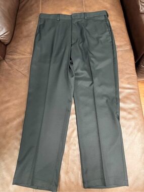 Haggar Men's black Dress Pants. Classic fit, 36x30 like new! …….136